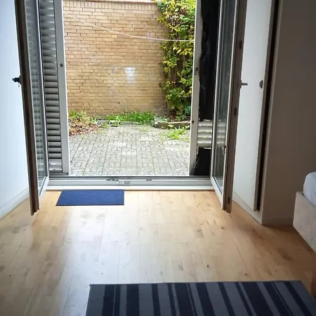 Kwatera prywatna Big Cozy With Garden View *